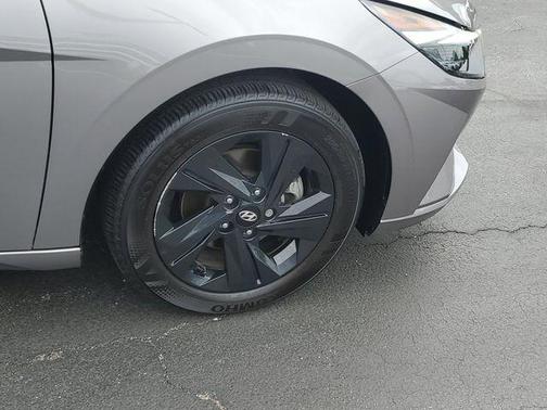Metal 2023 Hyundai ELANTRA SEL