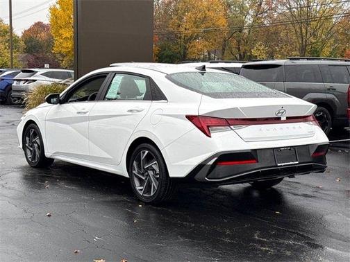 2025 Hyundai ELANTRA Limited