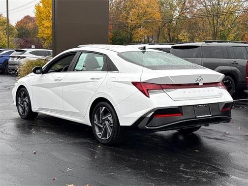 2025 Hyundai ELANTRA Limited