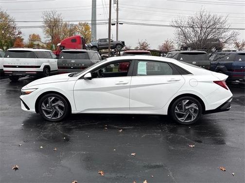 2025 Hyundai ELANTRA Limited