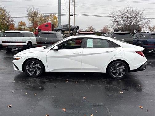 2025 Hyundai ELANTRA Limited