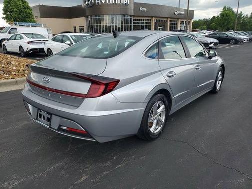 Shimmering Silver Pearl 2021 Hyundai SONATA SE