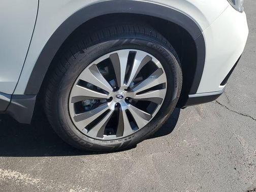 Crystal White Pearl 2021 Subaru Ascent Limited 7-Passenger
