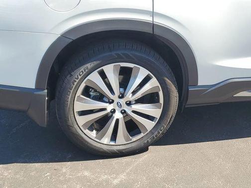 Crystal White Pearl 2021 Subaru Ascent Limited 7-Passenger