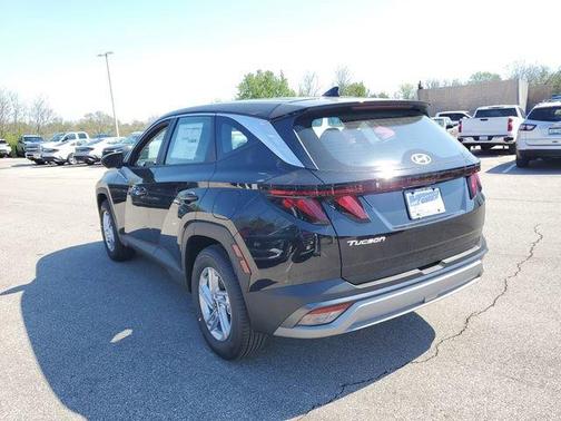 Phantom Black 2026 Hyundai TUCSON SE