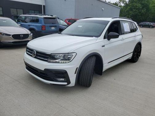 Pure White 2021 Volkswagen Tiguan 2.0T SE R-Line Black