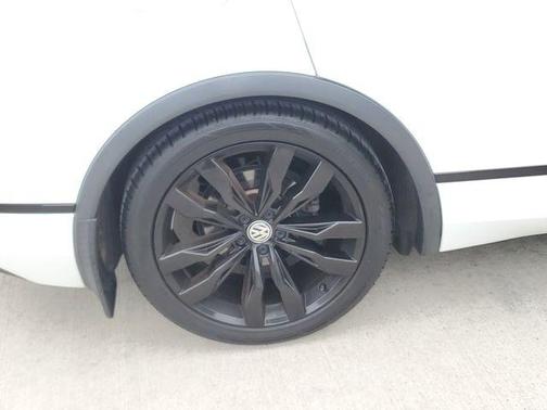 Pure White 2021 Volkswagen Tiguan 2.0T SE R-Line Black