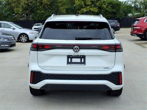 2025 Volkswagen Tiguan 2.0T SEL R-Line