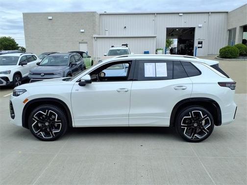 2025 Volkswagen Tiguan 2.0T SEL R-Line