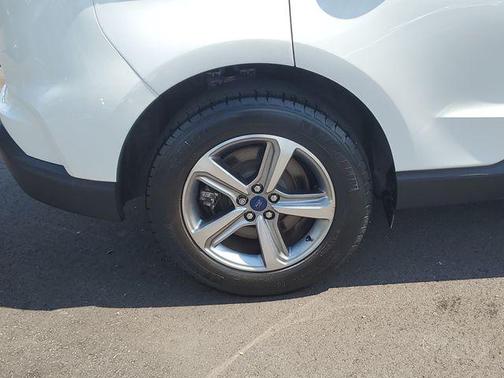 Star White 2022 Ford Edge SEL