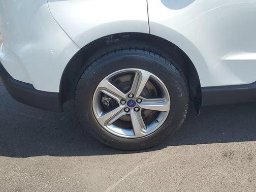 Star White 2022 Ford Edge SEL
