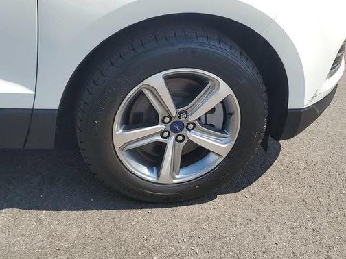 Star White 2022 Ford Edge SEL