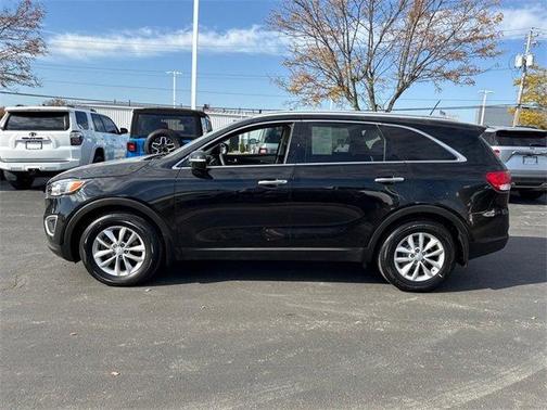 2018 Kia Sorento LX