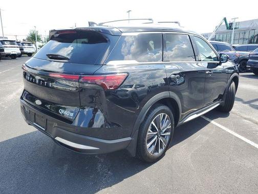 Diamond Black 2026 INFINITI QX60 Luxe