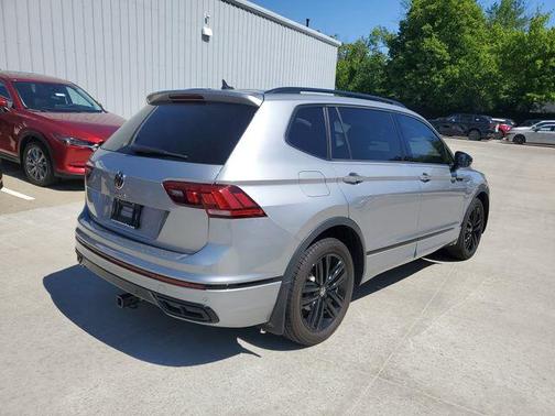 Pyrite Silver Metallic 2022 Volkswagen Tiguan 2.0T SE R-Line Black