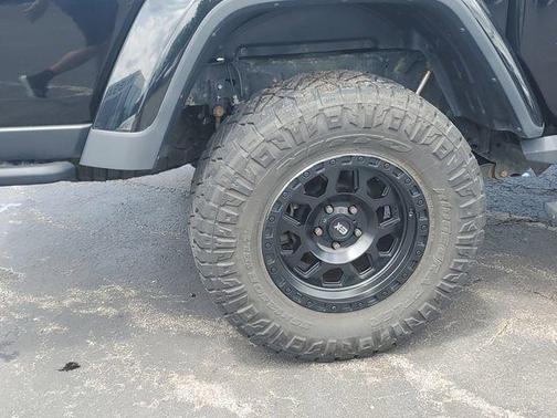 Black Clearcoat 2020 Jeep Gladiator Rubicon