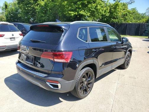 Deep Black Pearl Effect 2023 Volkswagen Taos 1.5T SE