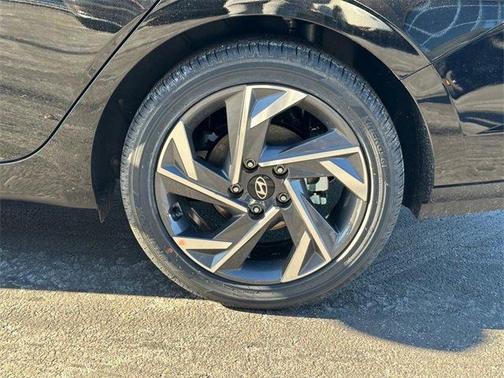 2025 Hyundai ELANTRA HEV SEL Sport