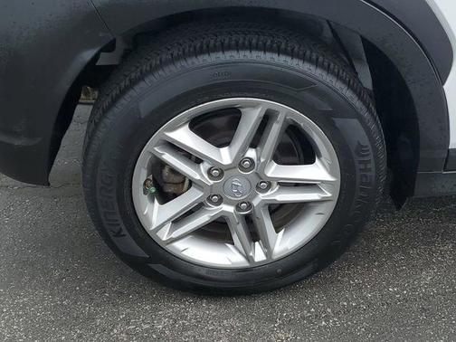 Lunar White 2023 Hyundai KONA SE
