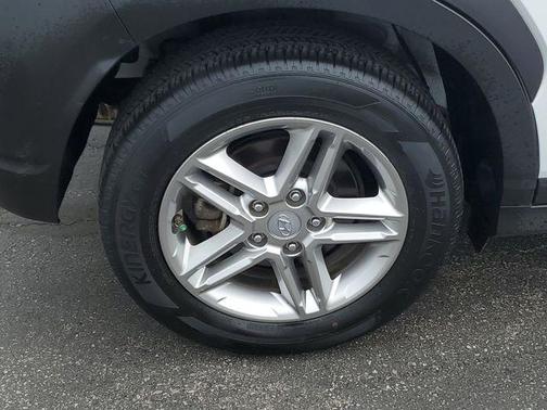 Lunar White 2023 Hyundai KONA SE