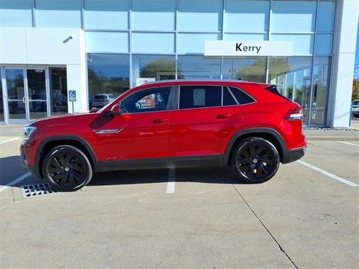 2025 Volkswagen Atlas Cross Sport 2.0T SE w/Technology