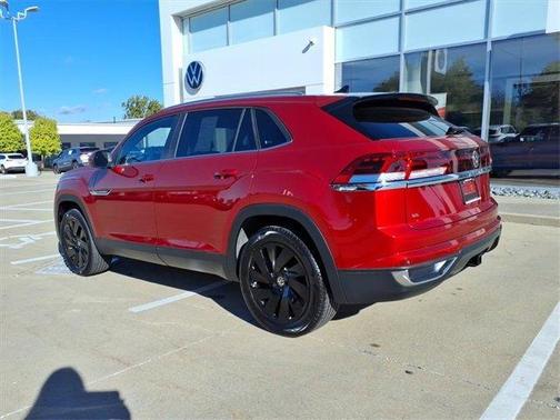 2025 Volkswagen Atlas Cross Sport 2.0T SE w/Technology