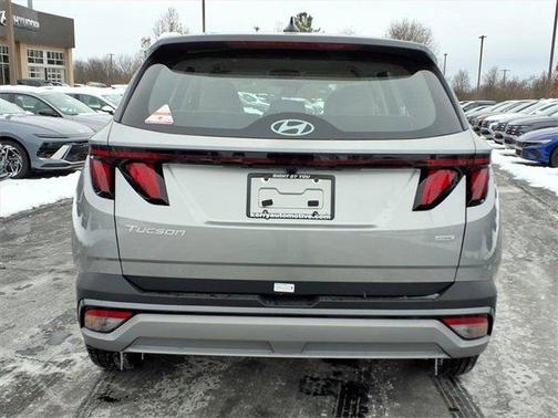 2026 Hyundai TUCSON SE