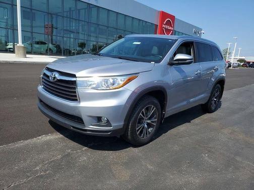 Silver Sky Metallic 2016 Toyota Highlander XLE
