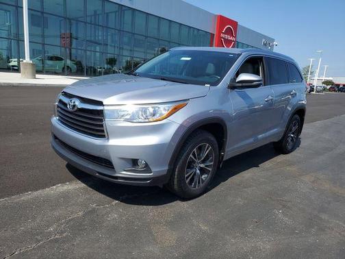 Silver Sky Metallic 2016 Toyota Highlander XLE