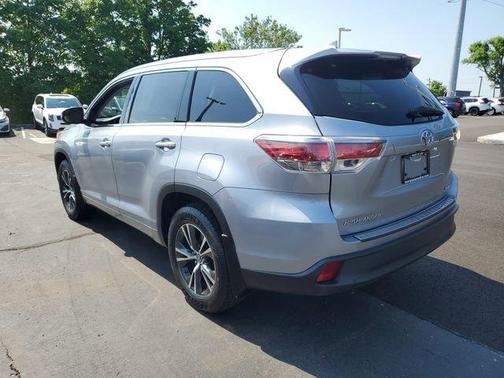 Silver Sky Metallic 2016 Toyota Highlander XLE