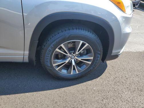Silver Sky Metallic 2016 Toyota Highlander XLE