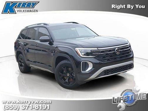 Deep Black Pearl Effect 2024 Volkswagen Atlas 2.0T Peak Edition SE w/Technology