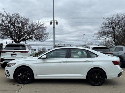 2025 Volkswagen Jetta 1.5T SE