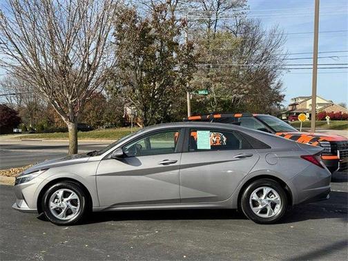 2023 Hyundai ELANTRA SE