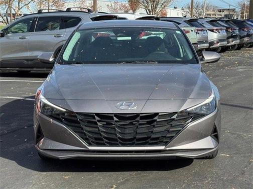2023 Hyundai ELANTRA SE