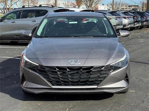 2023 Hyundai ELANTRA SE