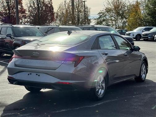 2023 Hyundai ELANTRA SE