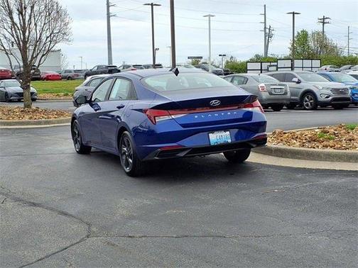 2022 Hyundai ELANTRA SEL