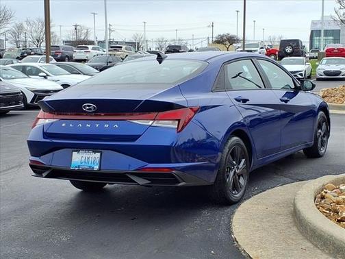 2022 Hyundai ELANTRA SEL