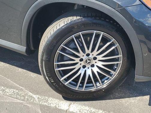 Graphite Gray Metallic 2023 Mercedes-Benz GLC 300 Base 4MATIC