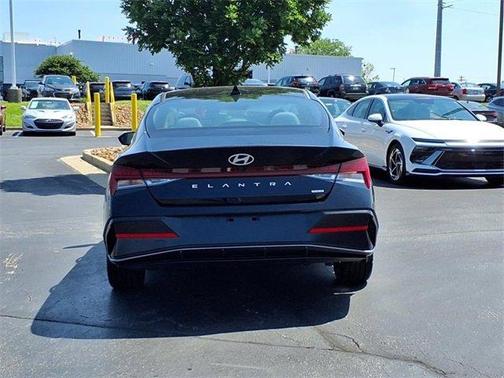 2025 Hyundai ELANTRA HEV Limited
