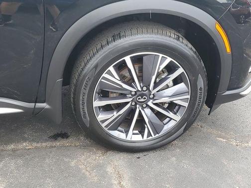 Diamond Black 2026 INFINITI QX60 Luxe