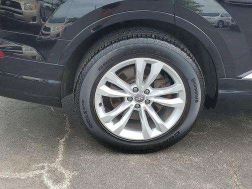 Orca Black Metallic 2018 Audi Q7 3.0T Premium Plus