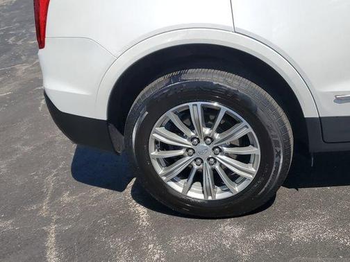 Crystal White Tri-Coat 2019 Cadillac XT5 Luxury