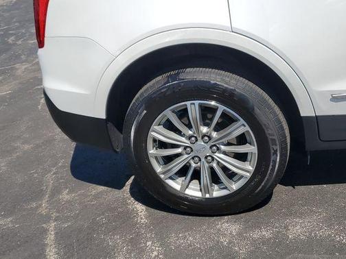 Crystal White Tri-Coat 2019 Cadillac XT5 Luxury