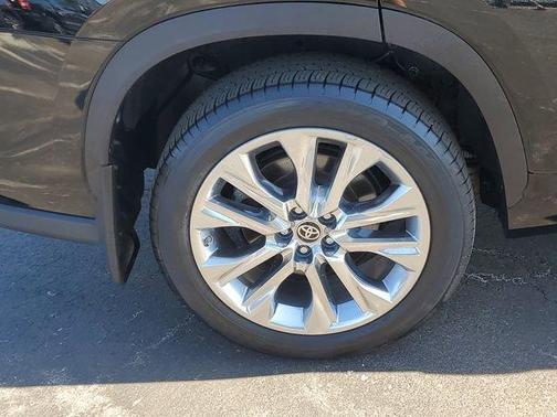 Midnight Black Metallic 2020 Toyota Highlander Limited