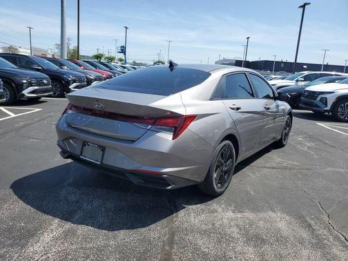 Metal 2023 Hyundai ELANTRA SEL