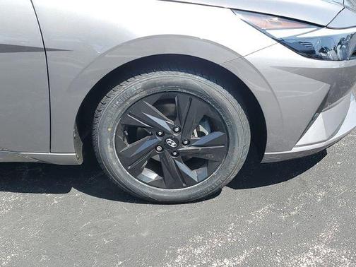 Metal 2023 Hyundai ELANTRA SEL