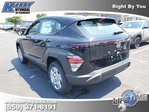 Abyss Black Pearl 2026 Hyundai KONA SE