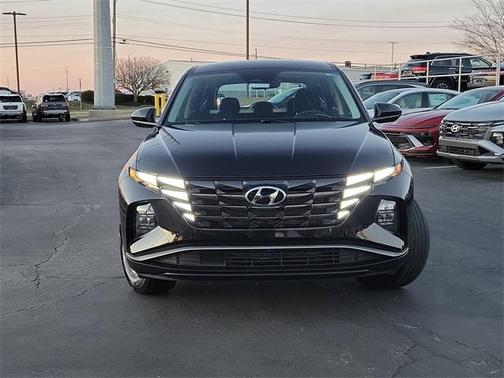 2023 Hyundai TUCSON SE